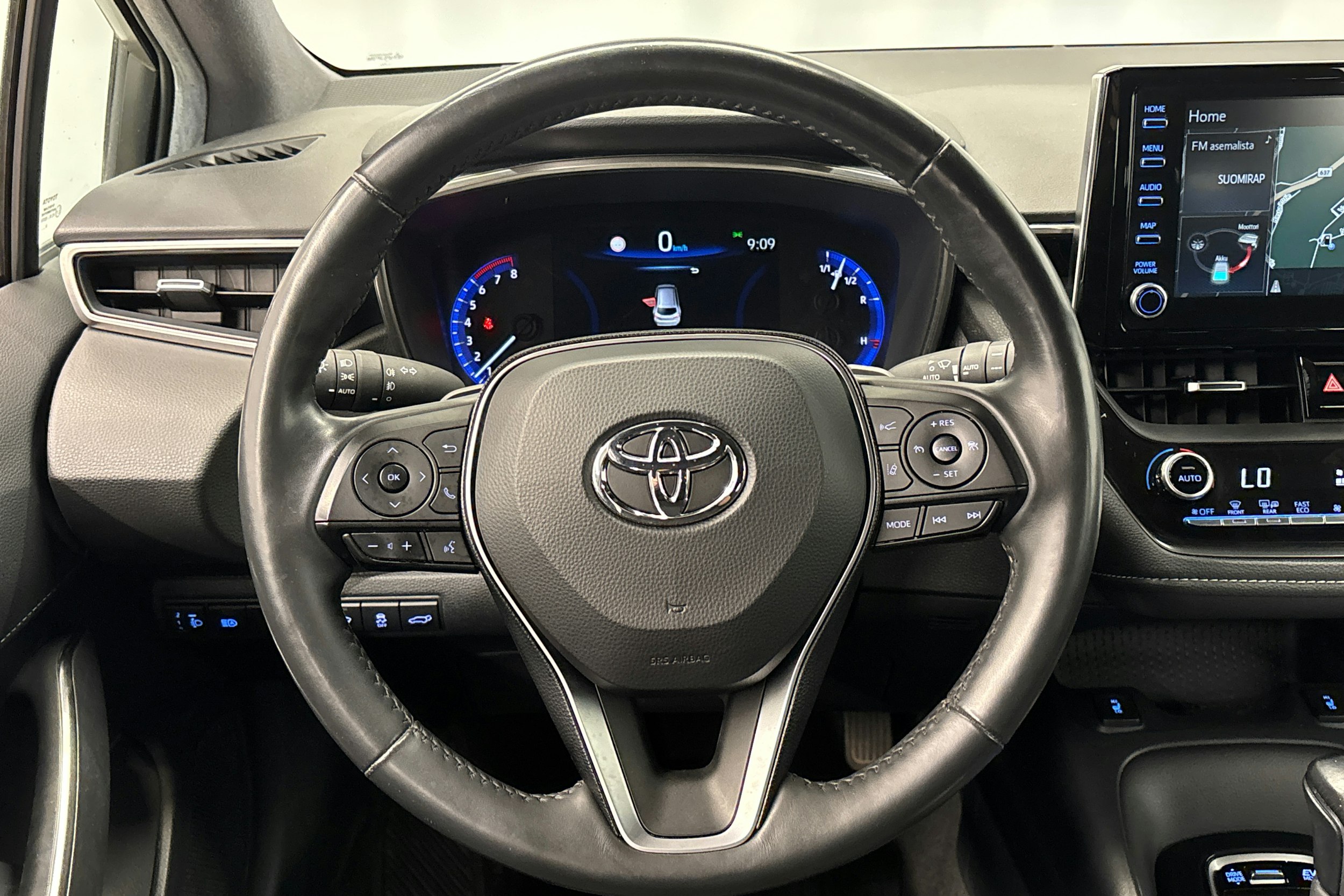 valkoinen Toyota Corolla 2020 kuva 16.