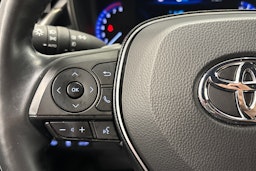 valkoinen Toyota Corolla 2020 kuva 17.