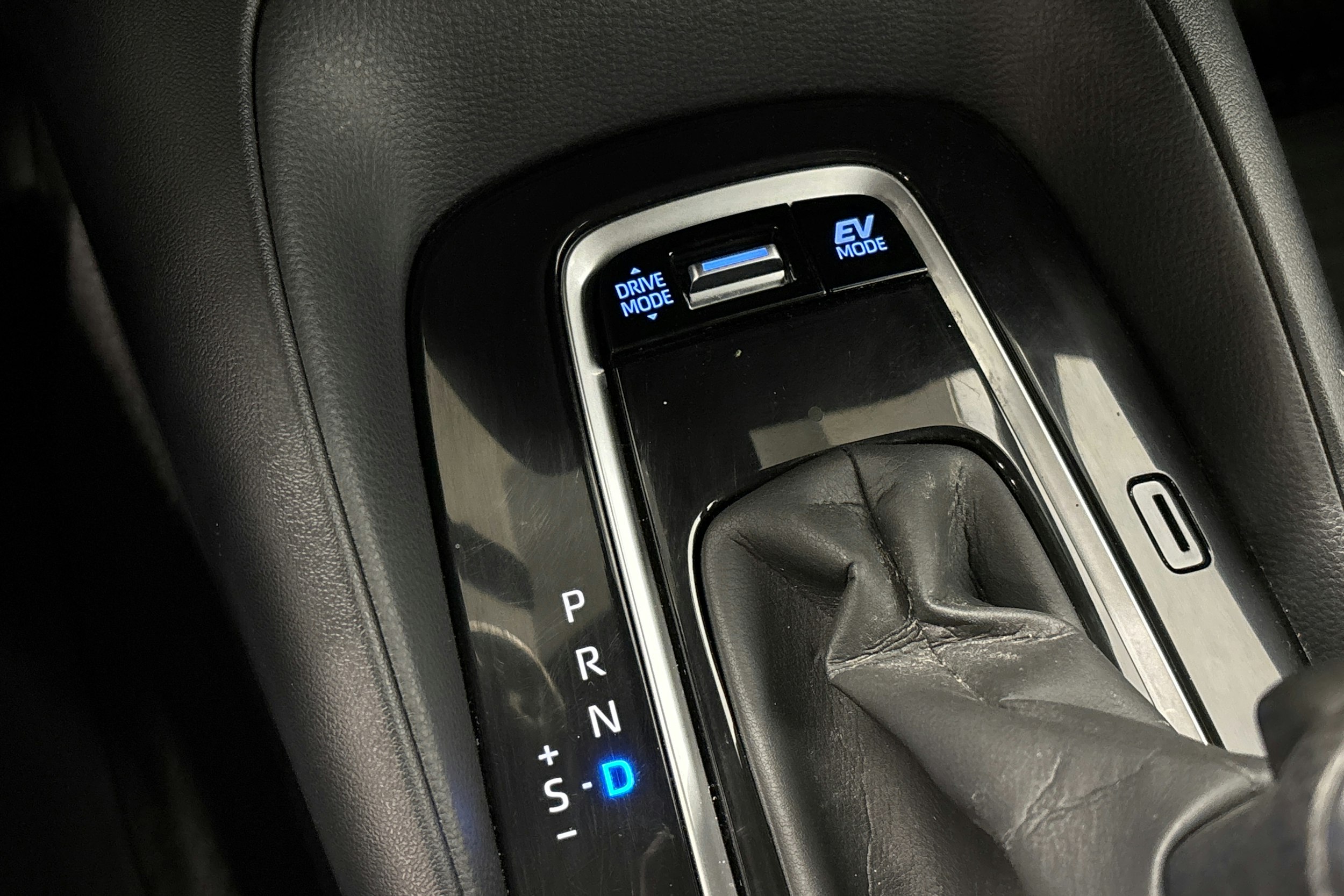valkoinen Toyota Corolla 2020 kuva 27.