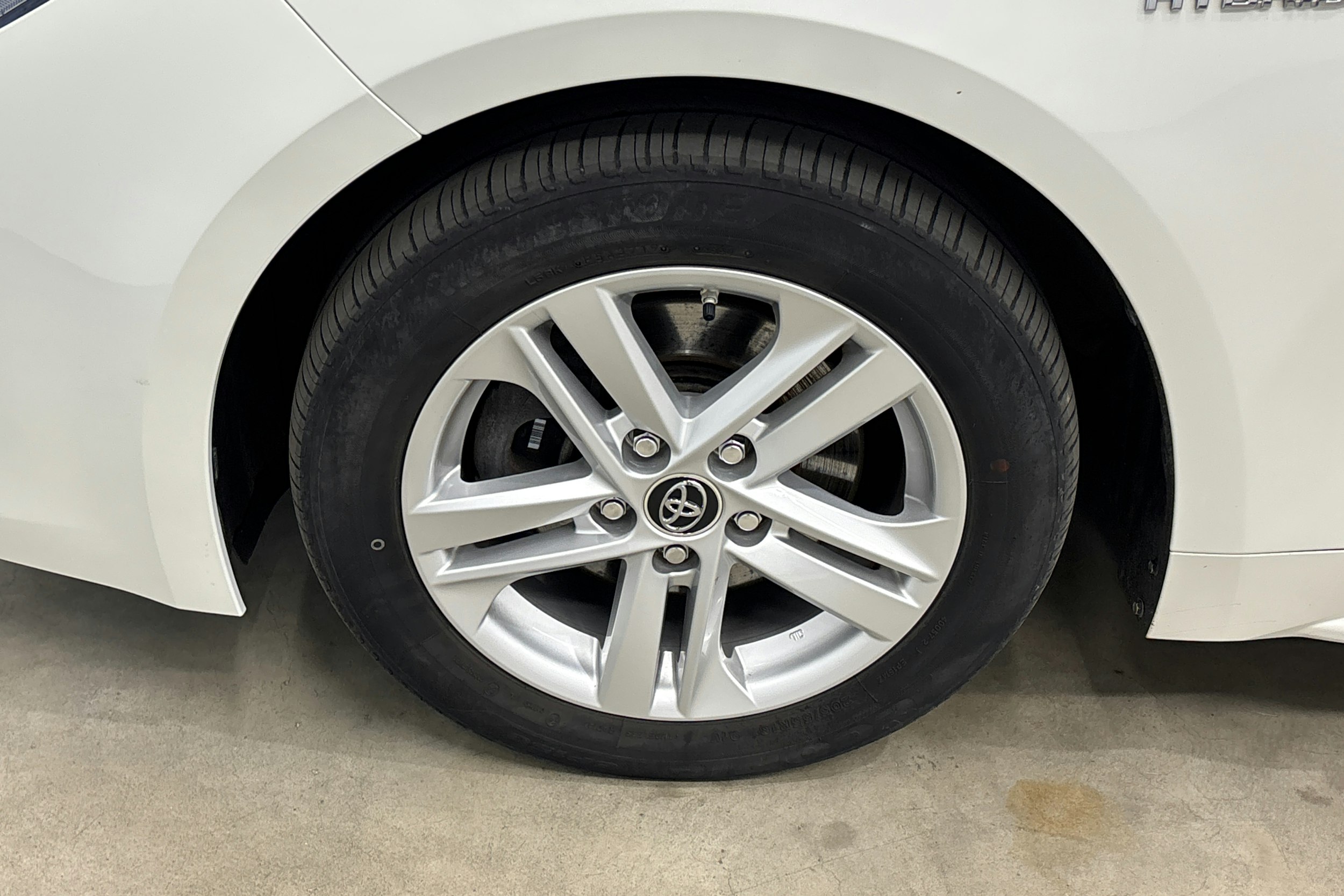 valkoinen Toyota Corolla 2020 kuva 34.