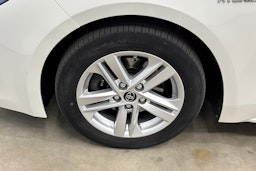 valkoinen Toyota Corolla 2020 kuva 34.