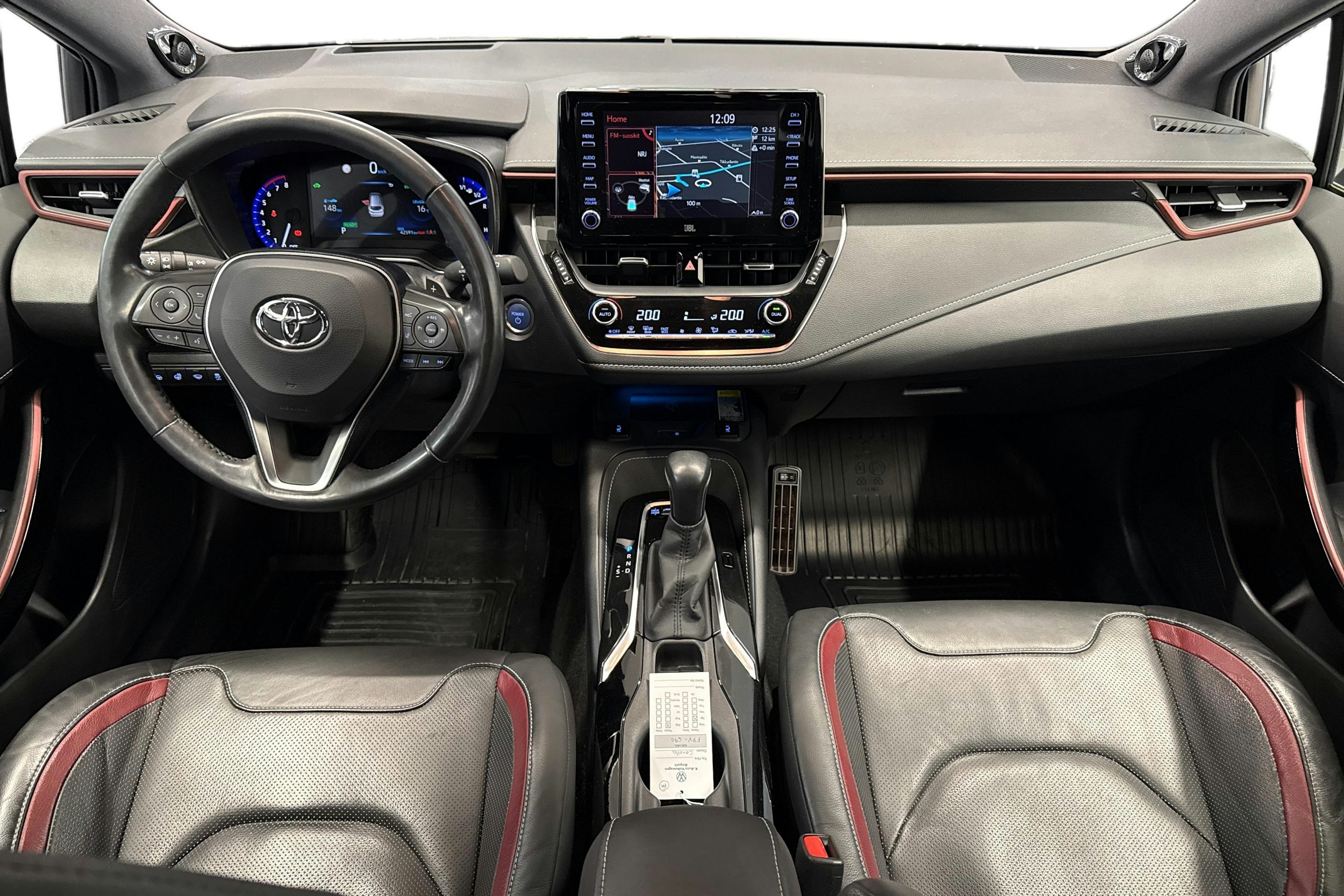 Valkoinen Toyota Corolla 2020 kuva 7.