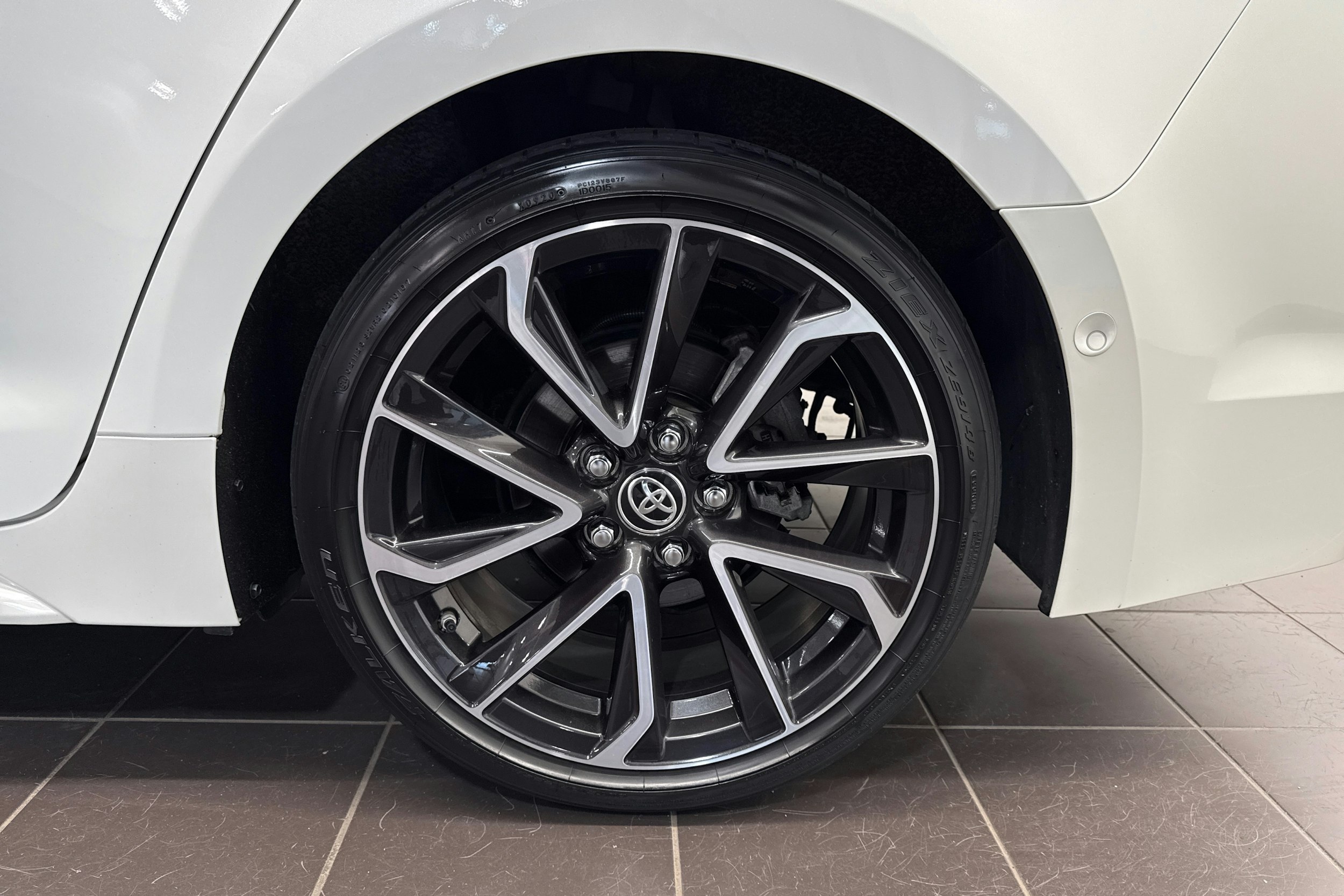 Valkoinen Toyota Corolla 2020 kuva 9.