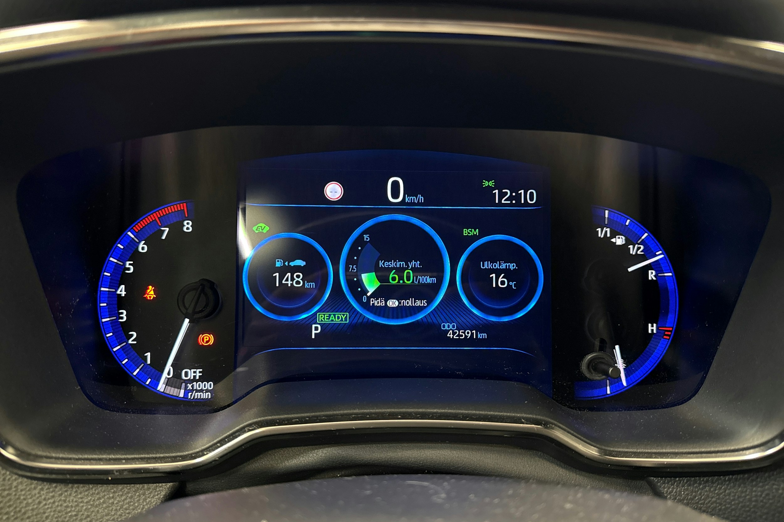Valkoinen Toyota Corolla 2020 kuva 11.