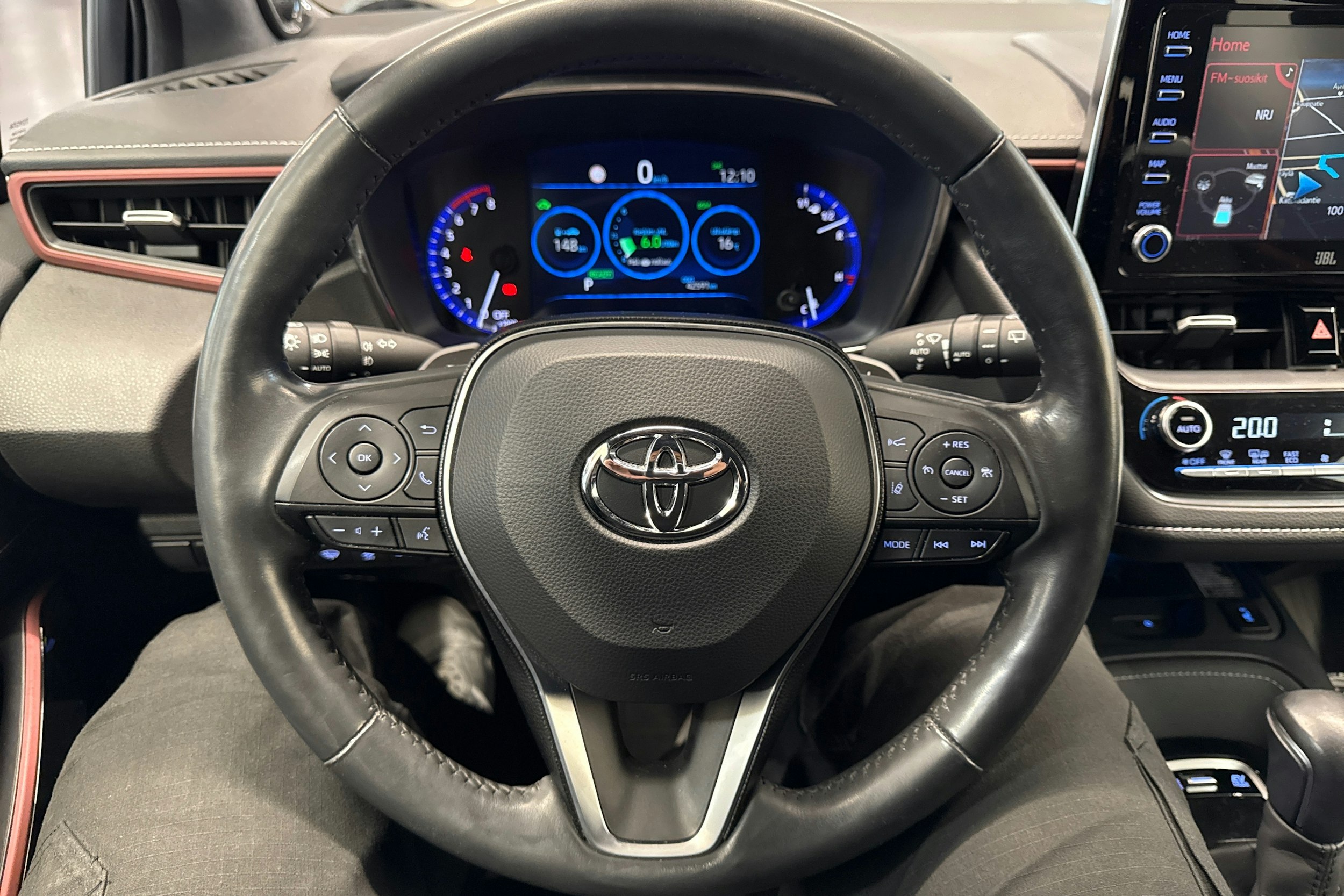 Valkoinen Toyota Corolla 2020 kuva 12.