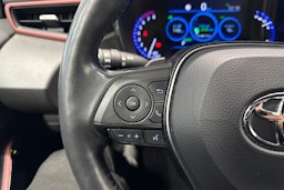 Valkoinen Toyota Corolla 2020 kuva 13.