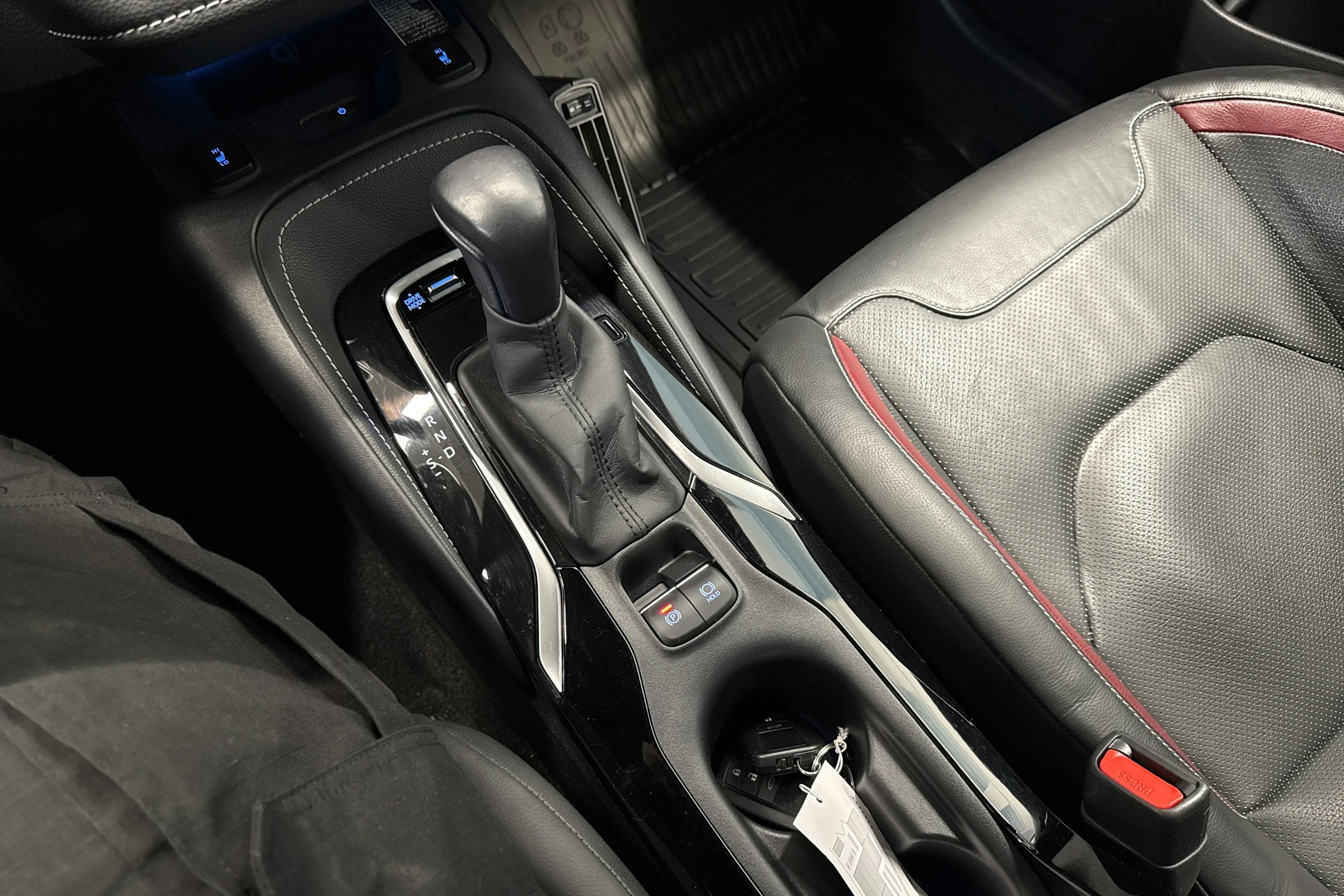 Valkoinen Toyota Corolla 2020 kuva 16.