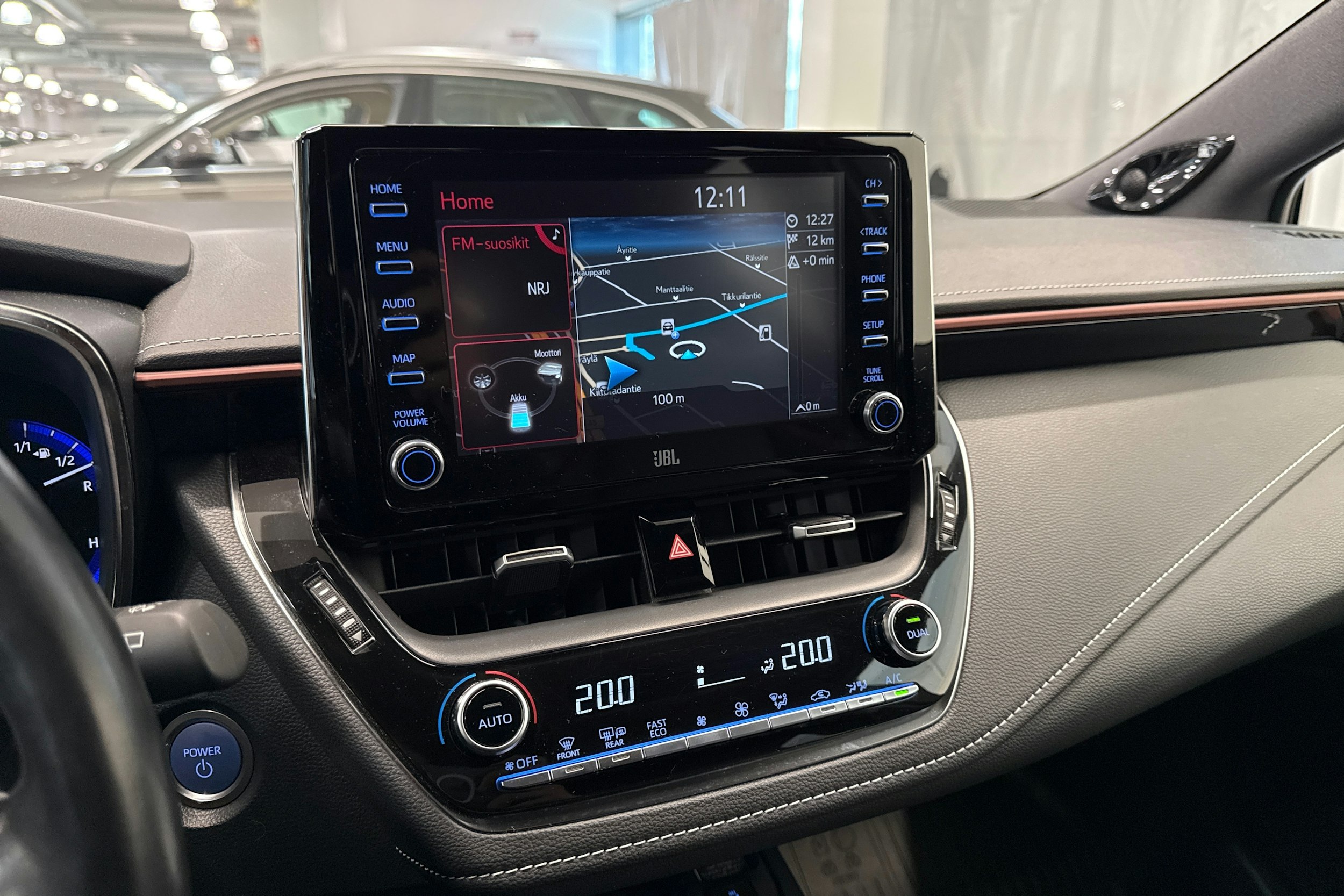 Valkoinen Toyota Corolla 2020 kuva 17.