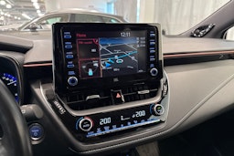 Valkoinen Toyota Corolla 2020 kuva 17.