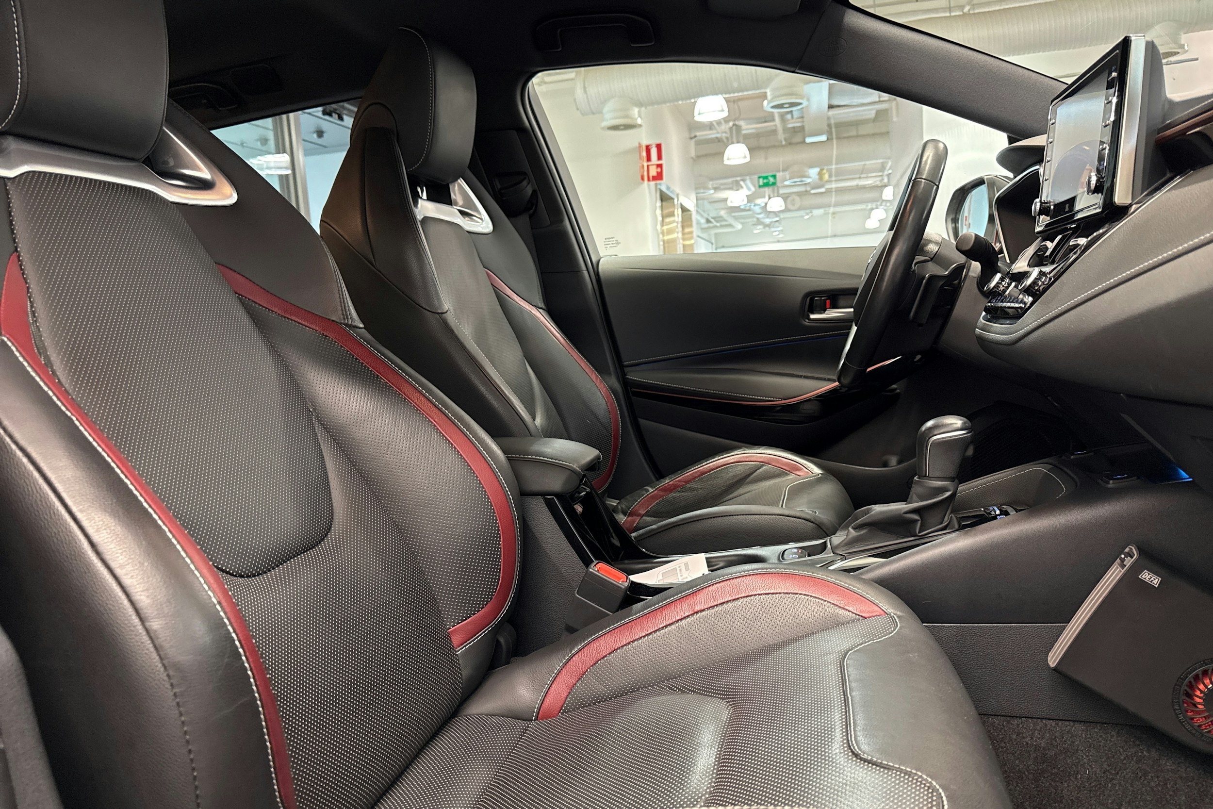 Valkoinen Toyota Corolla 2020 kuva 21.