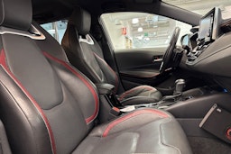 Valkoinen Toyota Corolla 2020 kuva 21.