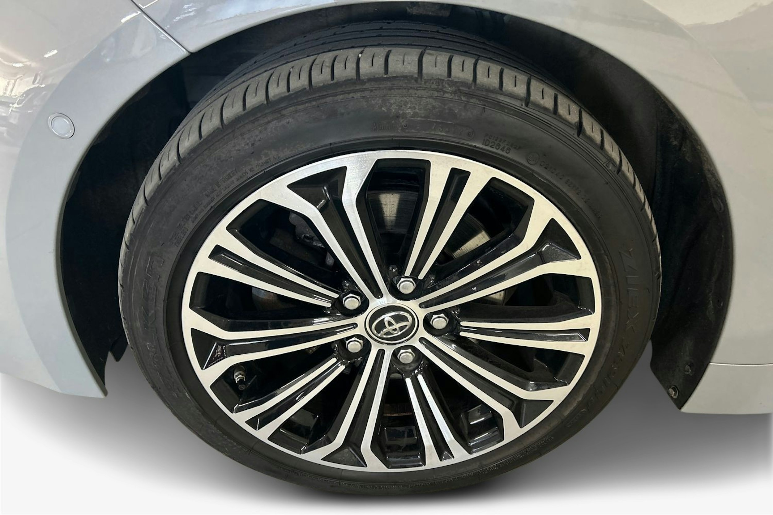harmaa Toyota Corolla 2020 kuva 11.