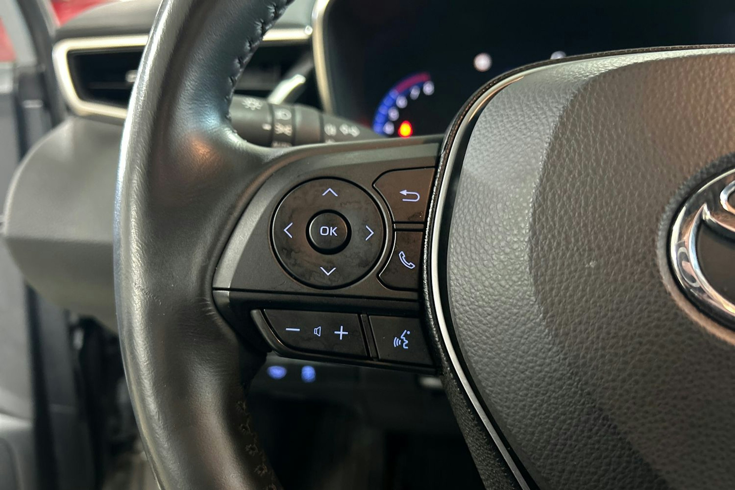 harmaa Toyota Corolla 2020 kuva 15.
