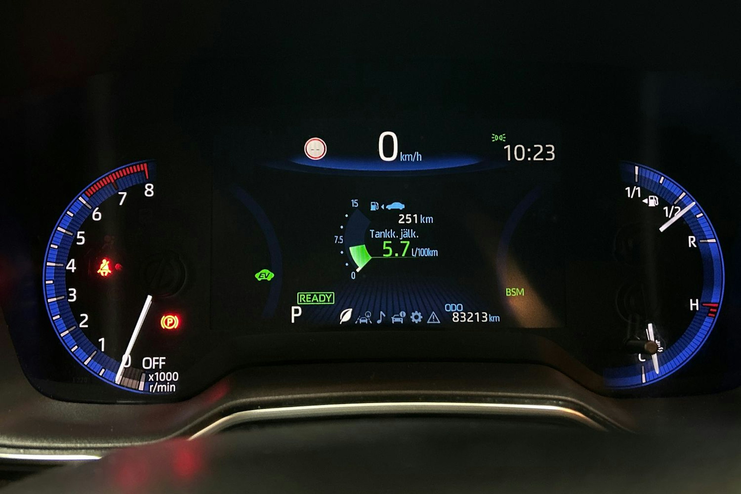 harmaa Toyota Corolla 2020 kuva 17.