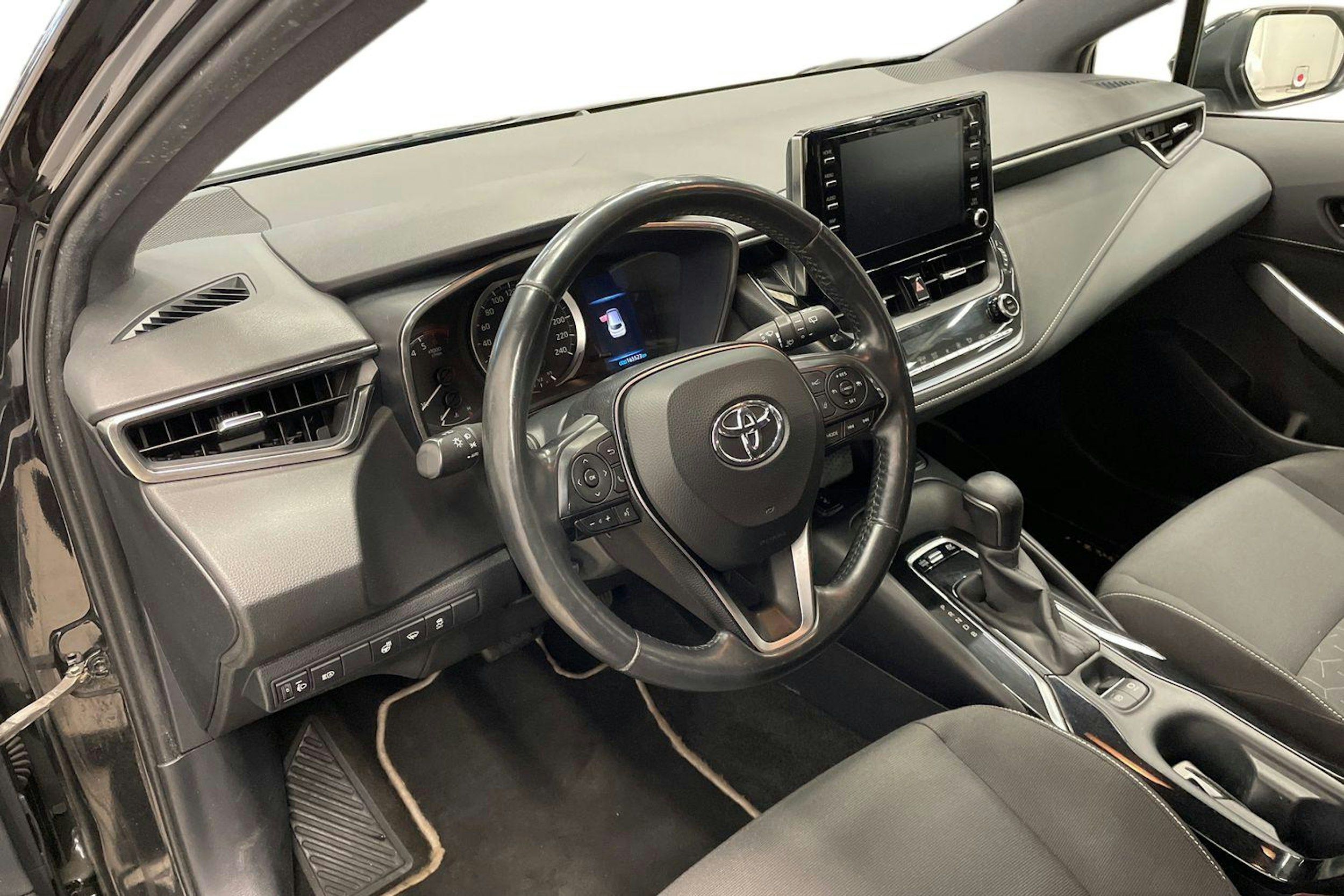 Musta Toyota Corolla 2020 kuva 6.