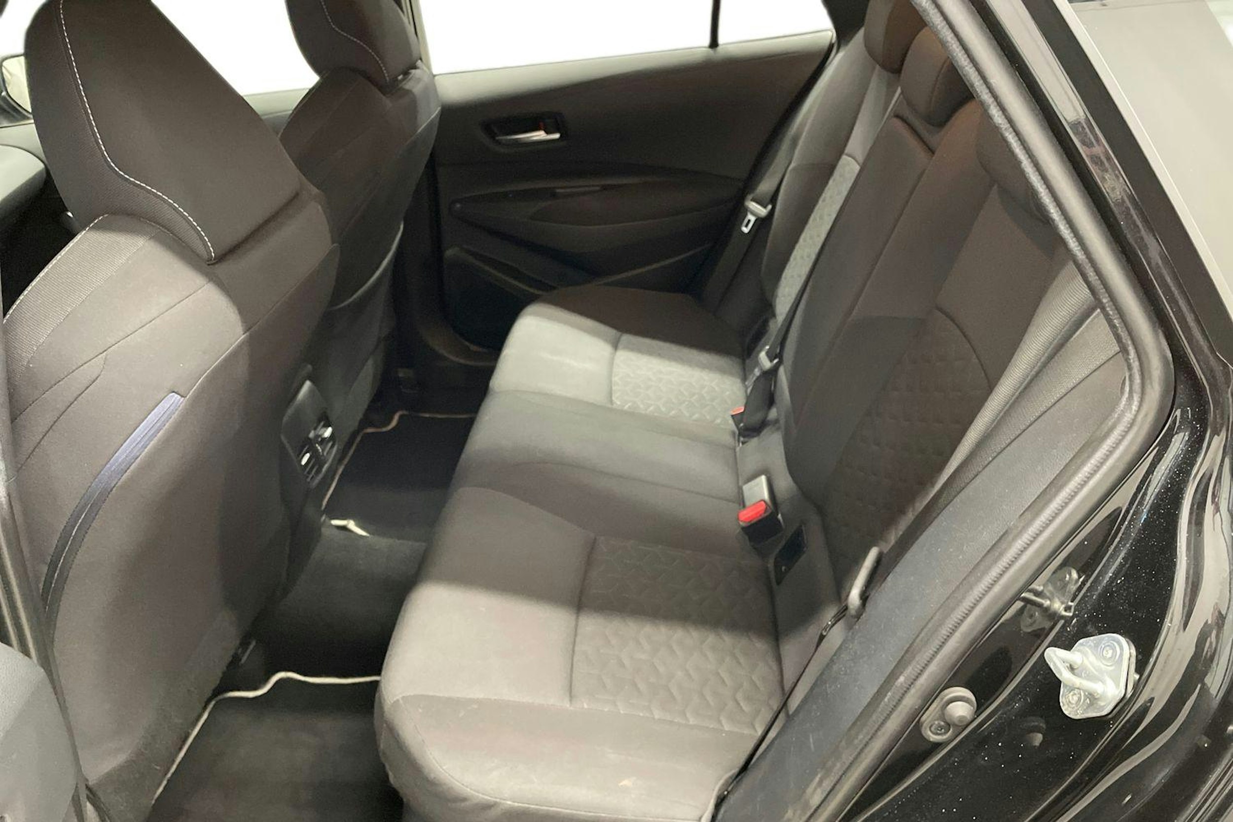 Musta Toyota Corolla 2020 kuva 8.