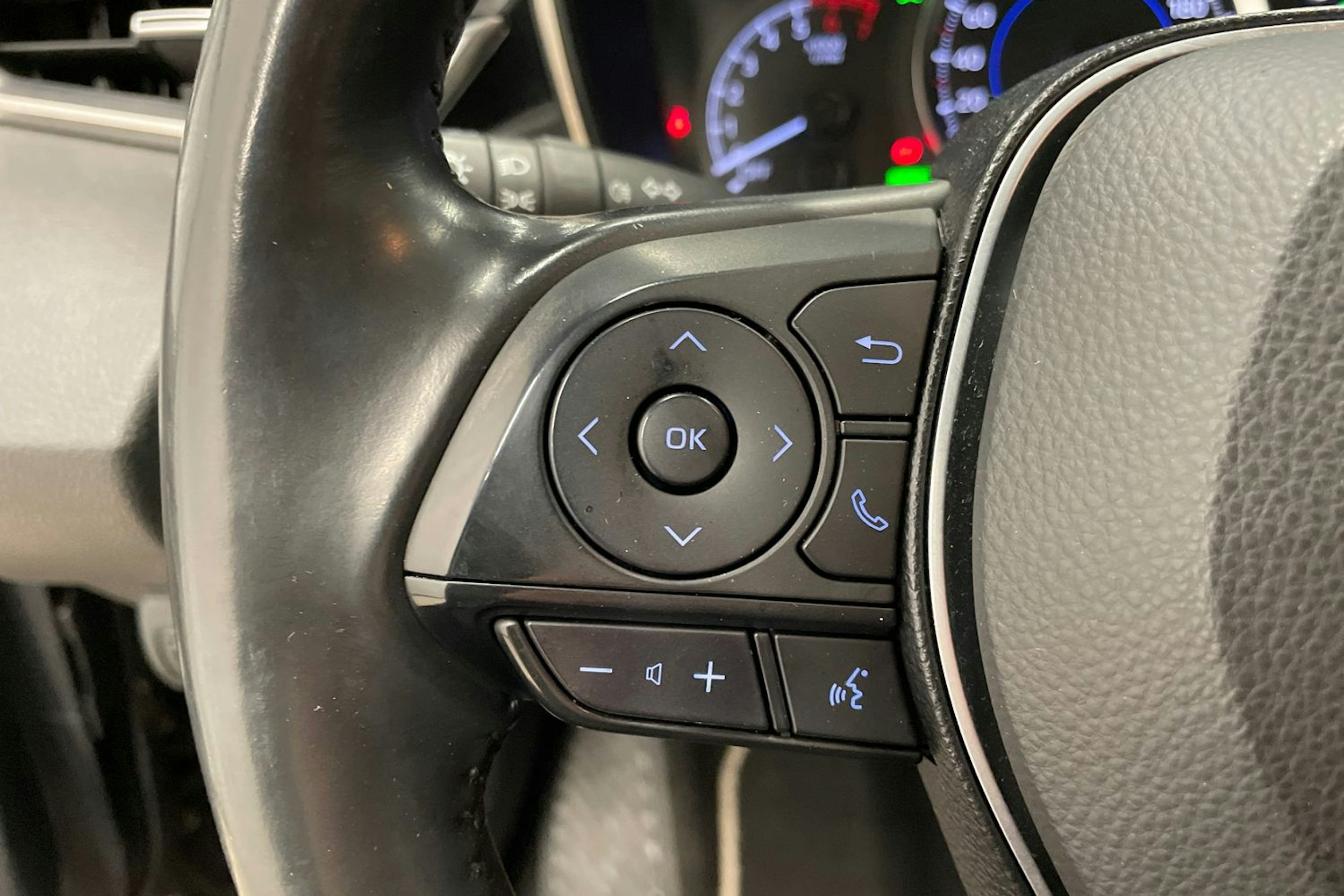 Musta Toyota Corolla 2020 kuva 13.