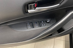 Musta Toyota Corolla 2020 kuva 17.