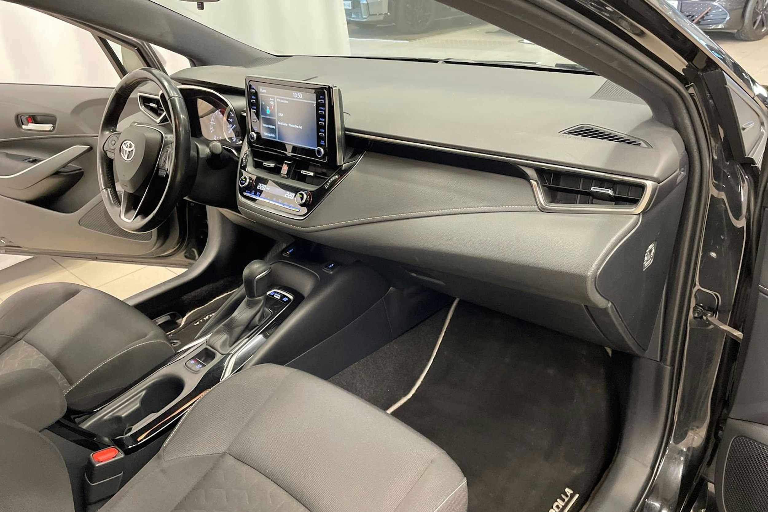 Musta Toyota Corolla 2020 kuva 21.