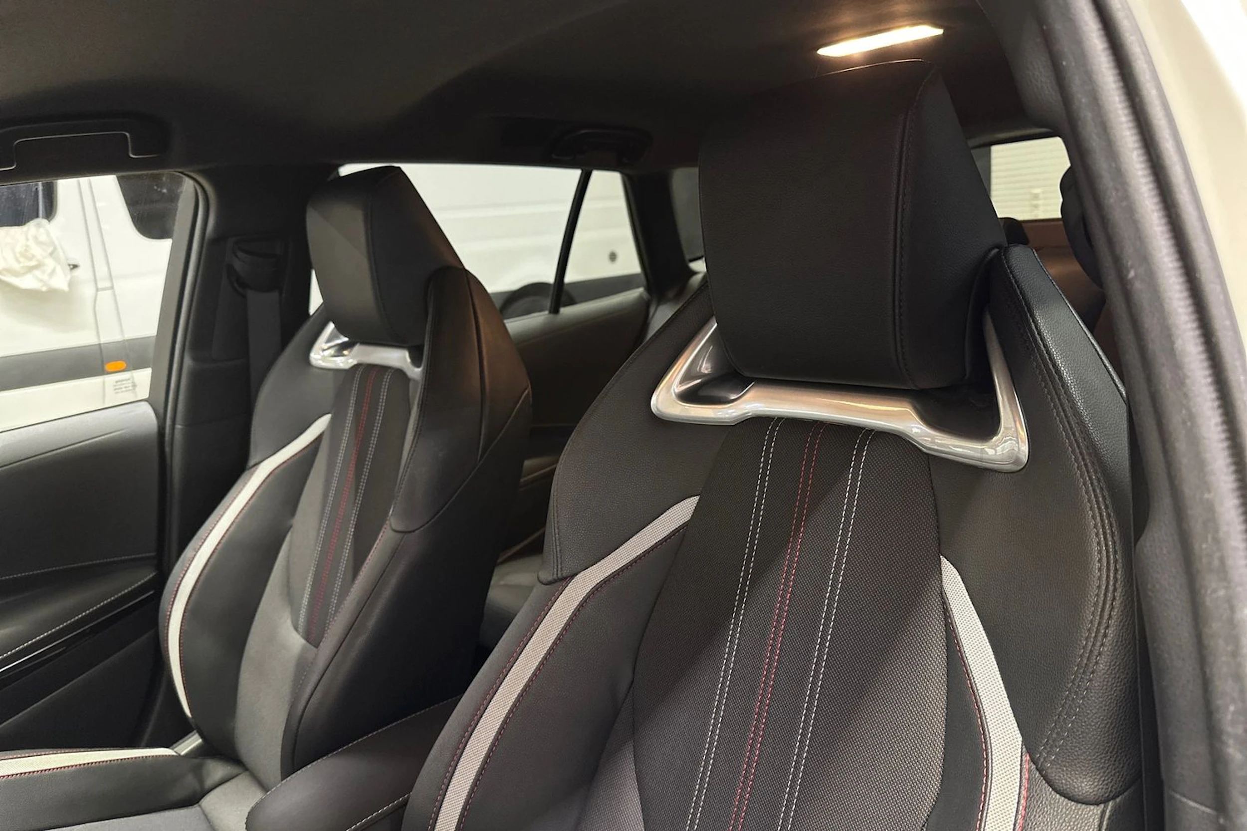 valkoinen Toyota Corolla 2020 kuva 14.