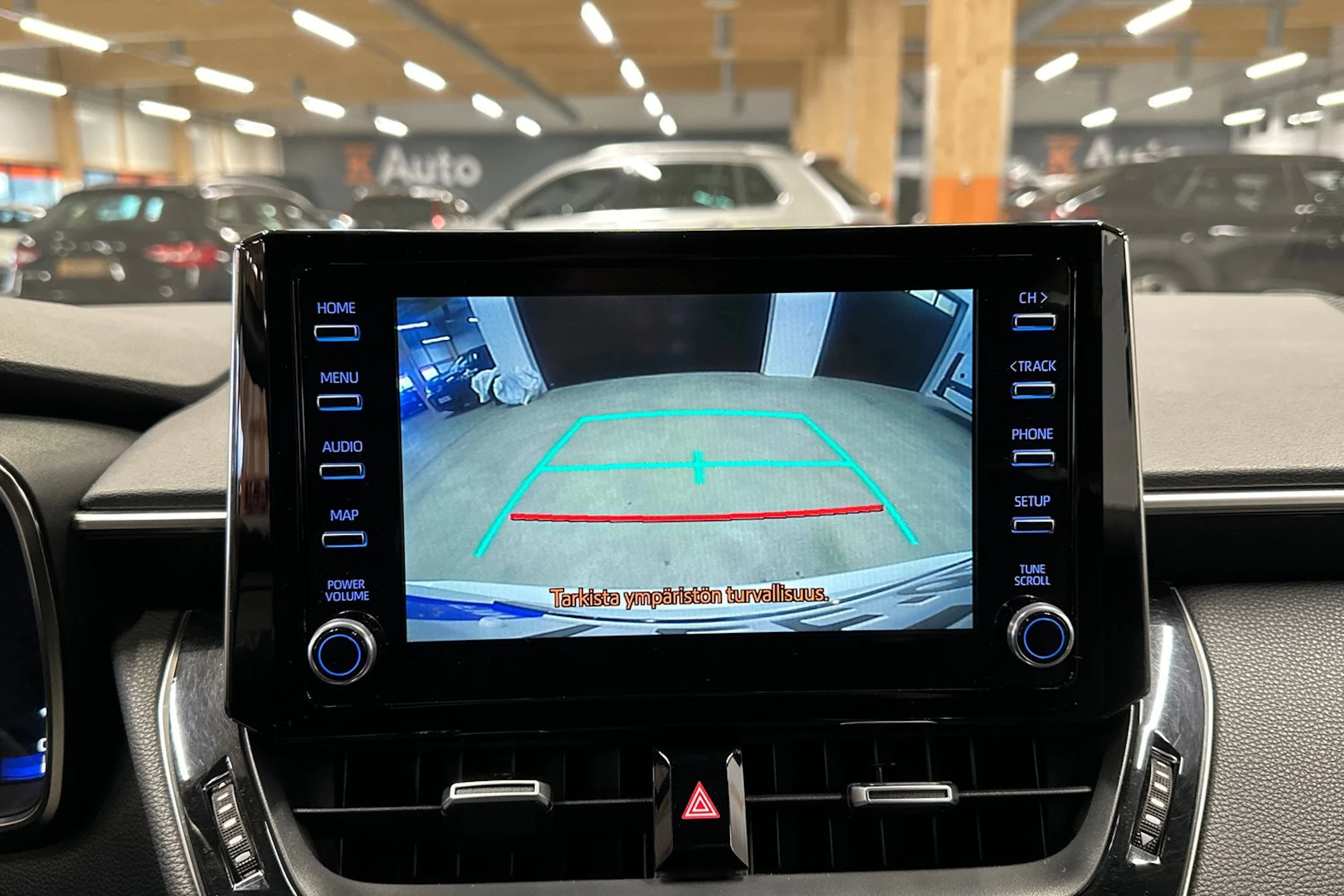 valkoinen Toyota Corolla 2020 kuva 15.