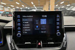 valkoinen Toyota Corolla 2020 kuva 16.