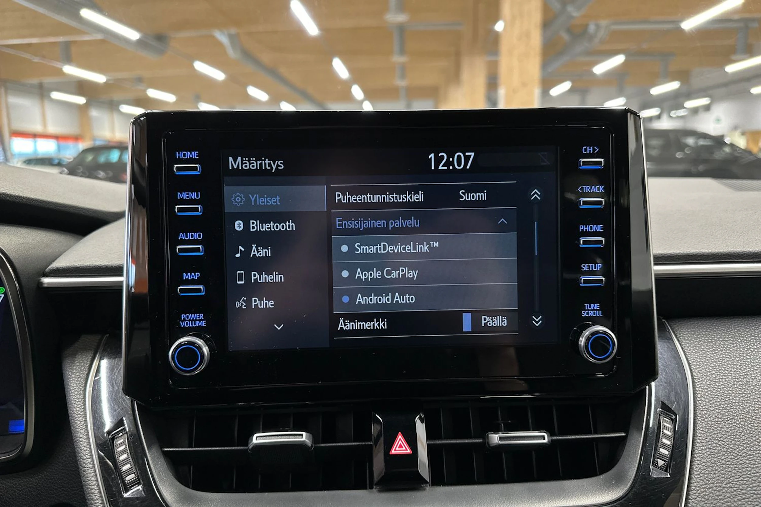 valkoinen Toyota Corolla 2020 kuva 17.