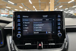valkoinen Toyota Corolla 2020 kuva 17.