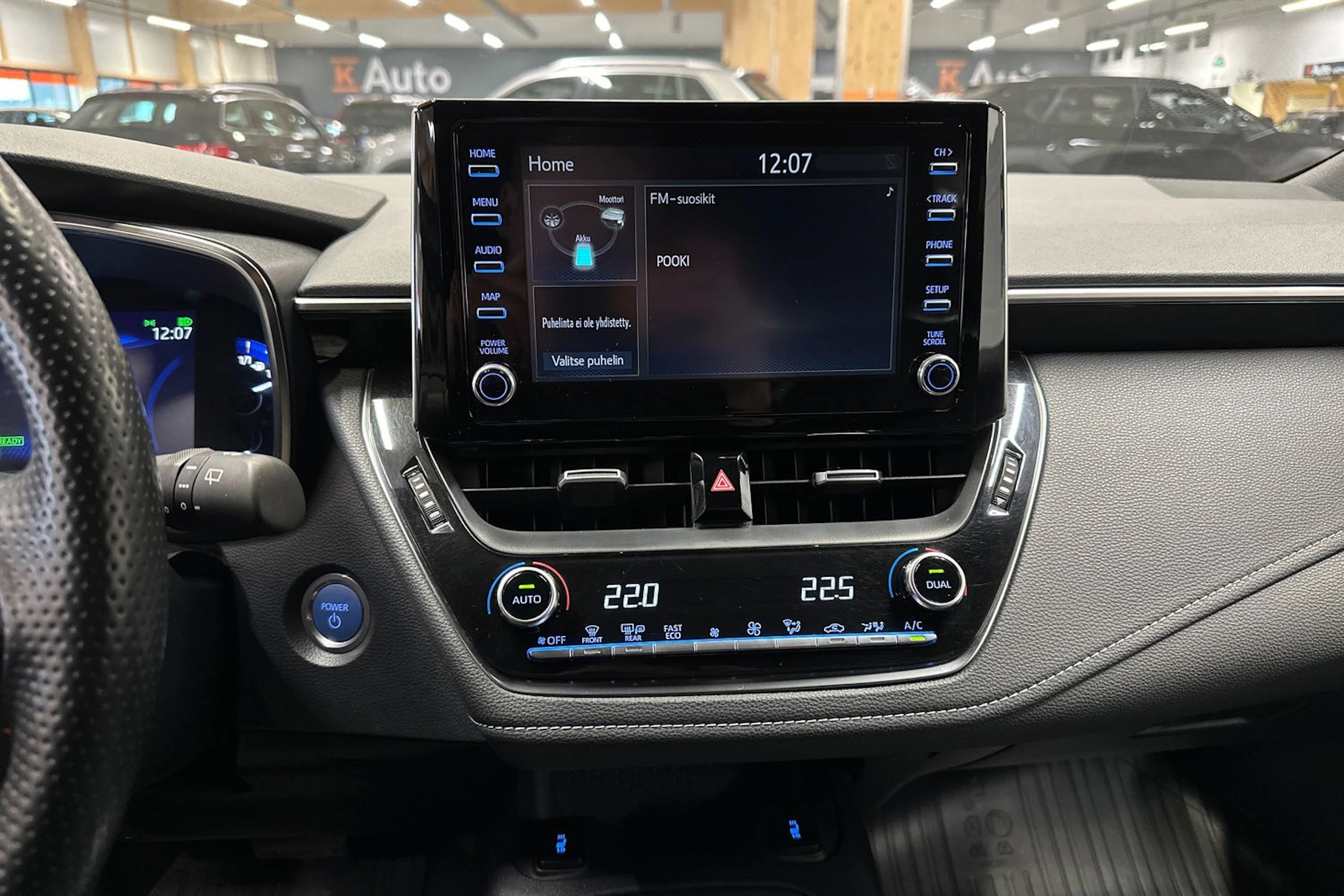 valkoinen Toyota Corolla 2020 kuva 18.
