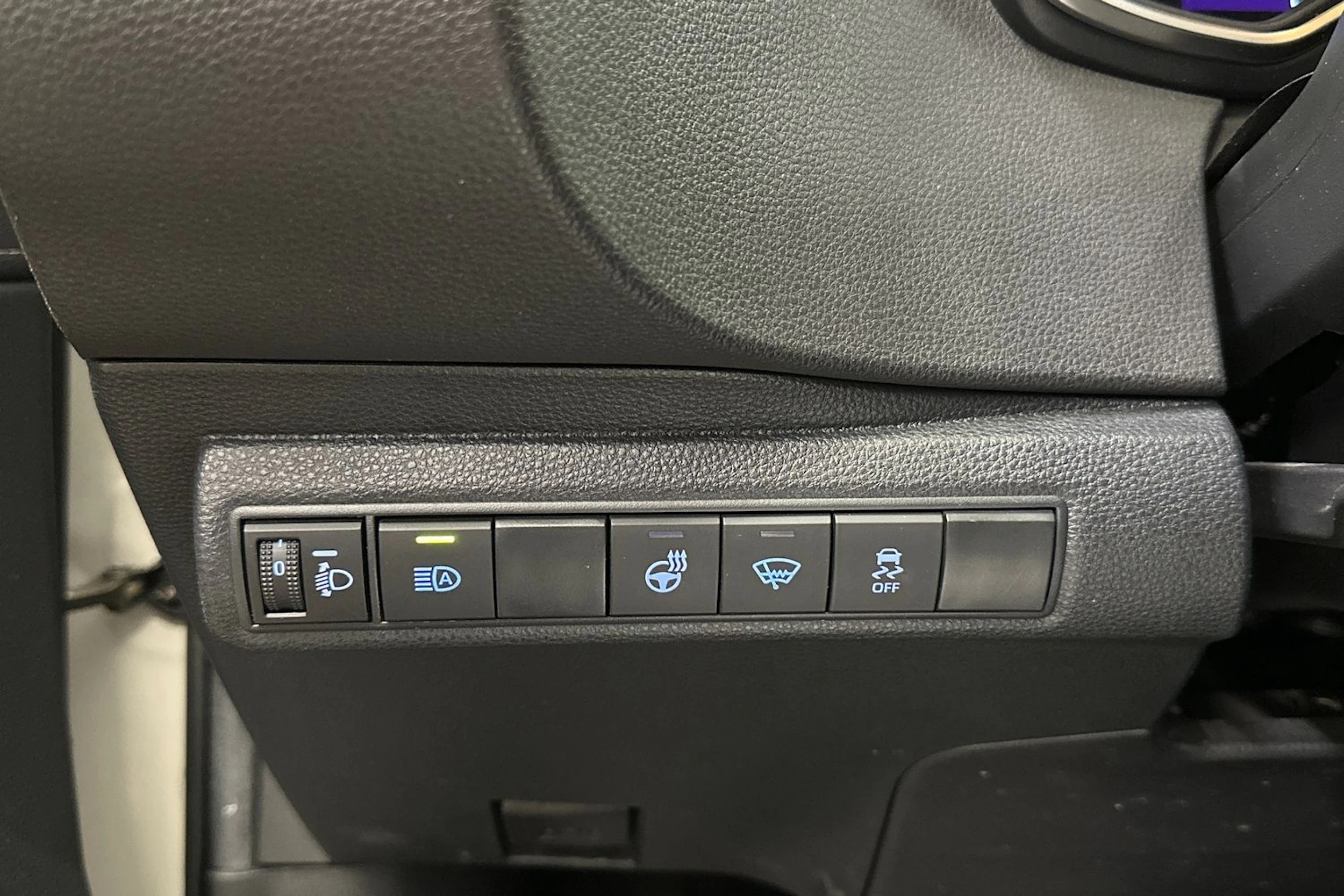 valkoinen Toyota Corolla 2020 kuva 23.