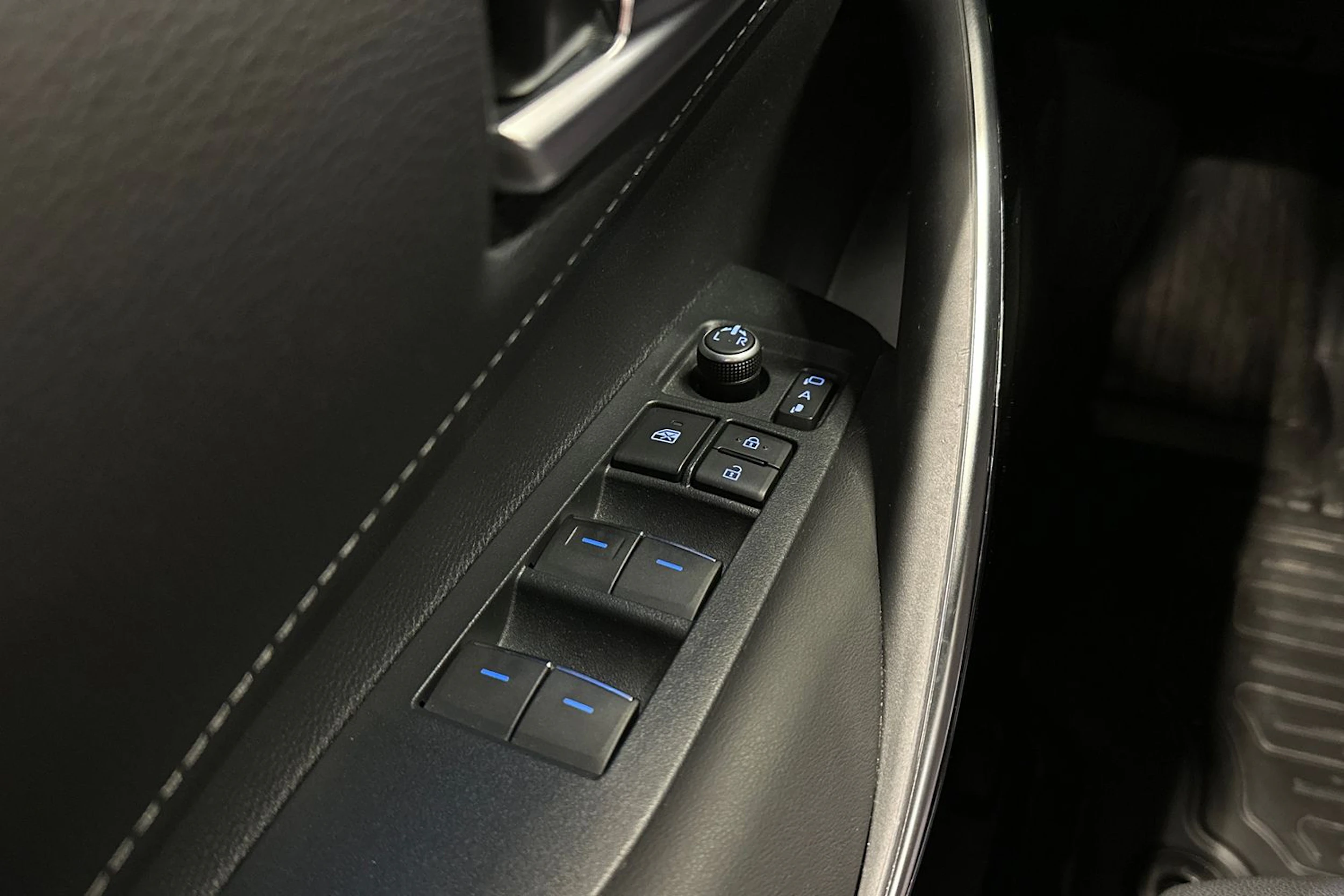 valkoinen Toyota Corolla 2020 kuva 24.