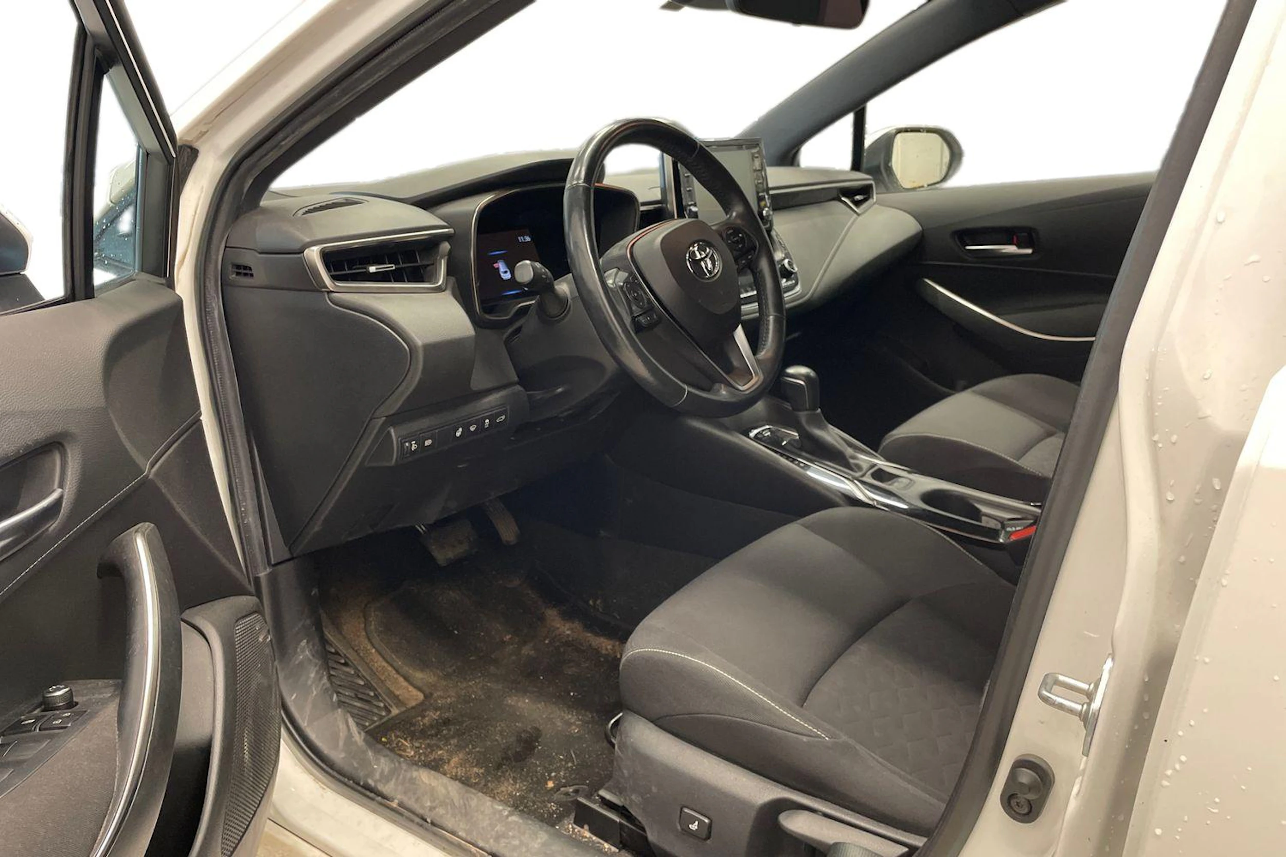valkoinen Toyota Corolla 2020 kuva 3.