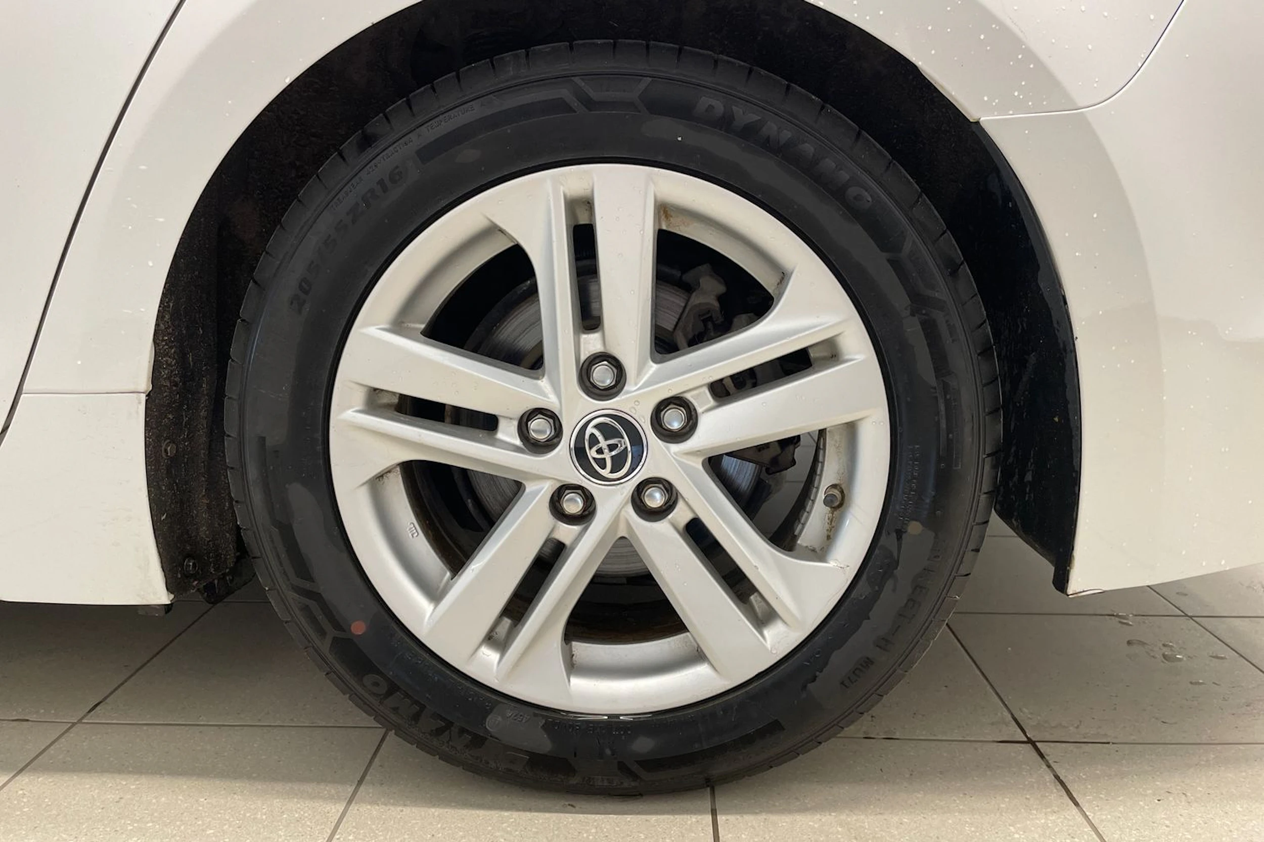valkoinen Toyota Corolla 2020 kuva 5.