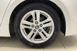valkoinen Toyota Corolla 2020 kuva 5.