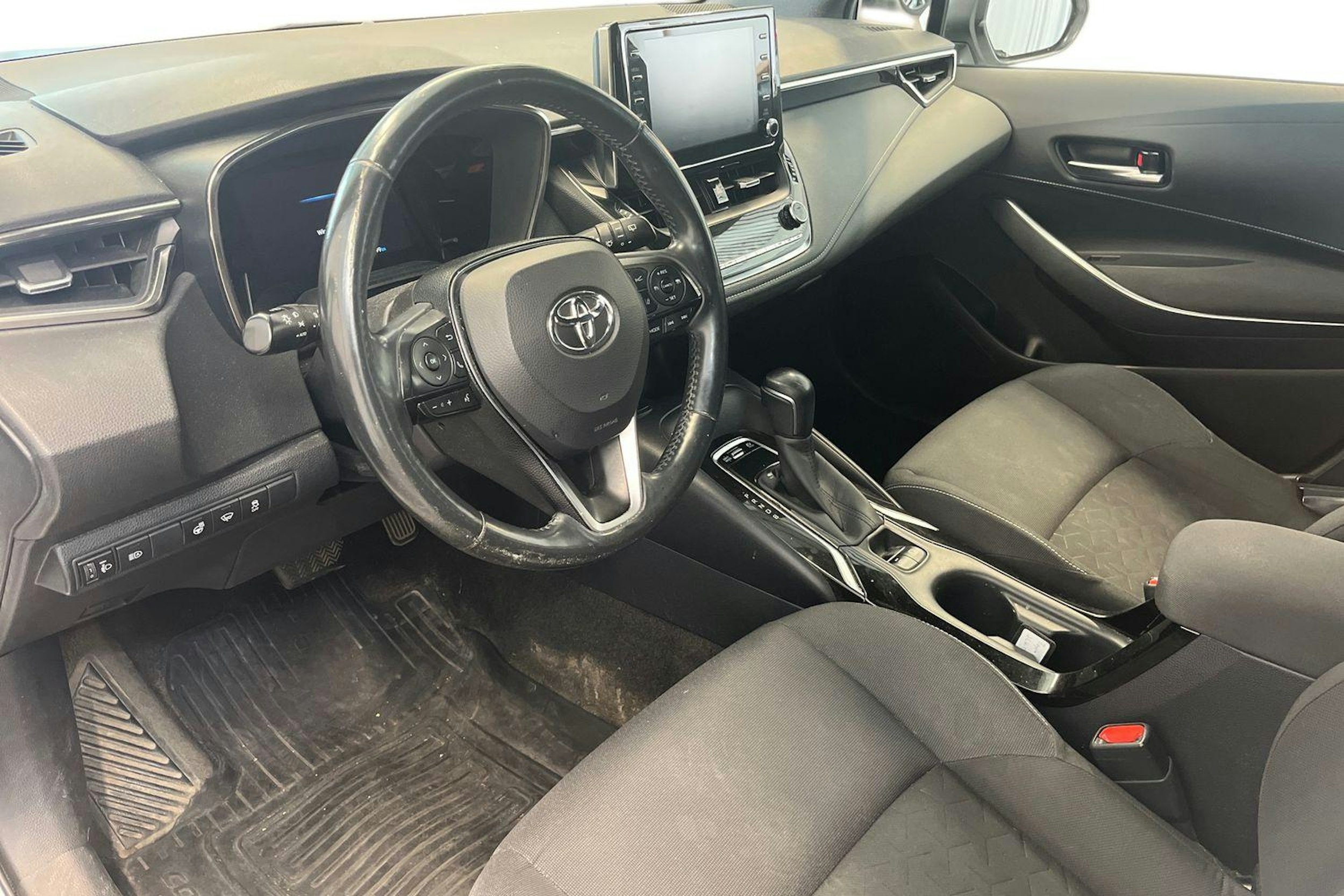 Valkoinen Toyota Corolla 2020 kuva 3.