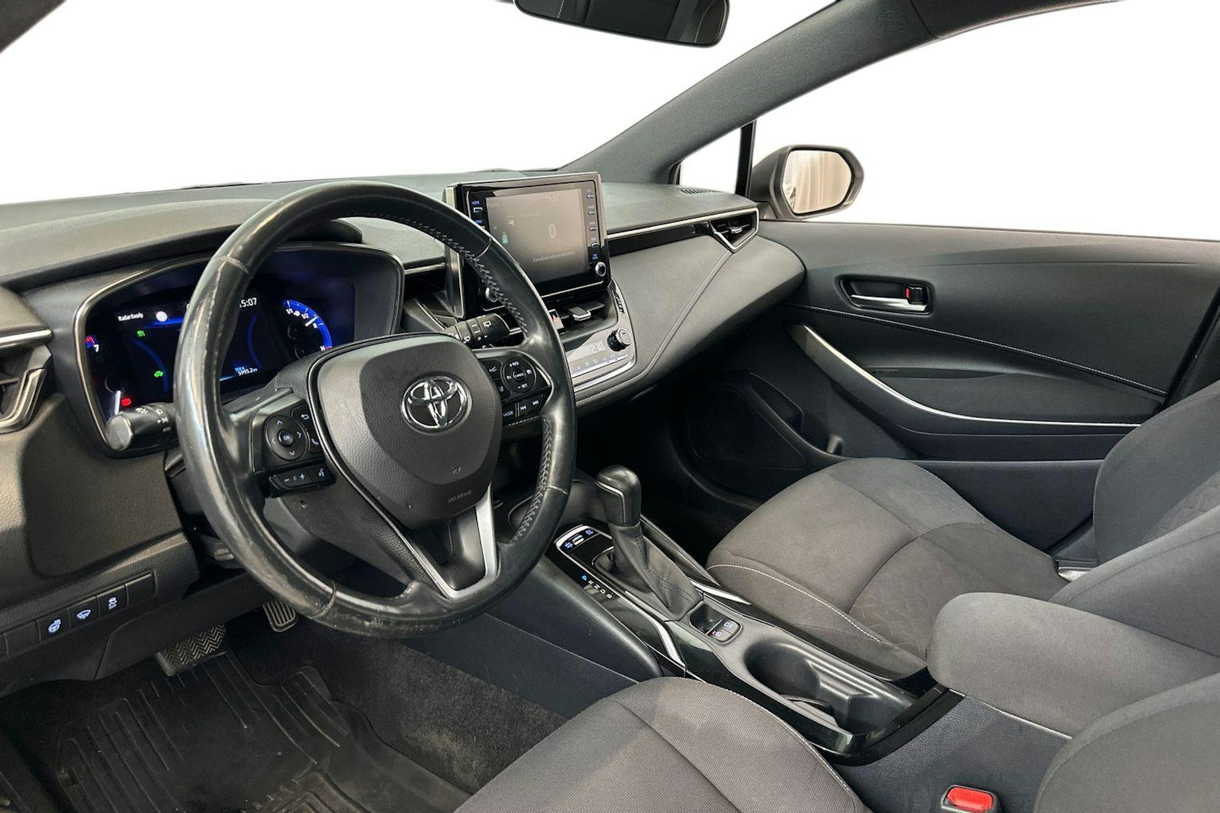 Valkoinen Toyota Corolla 2020 kuva 7.