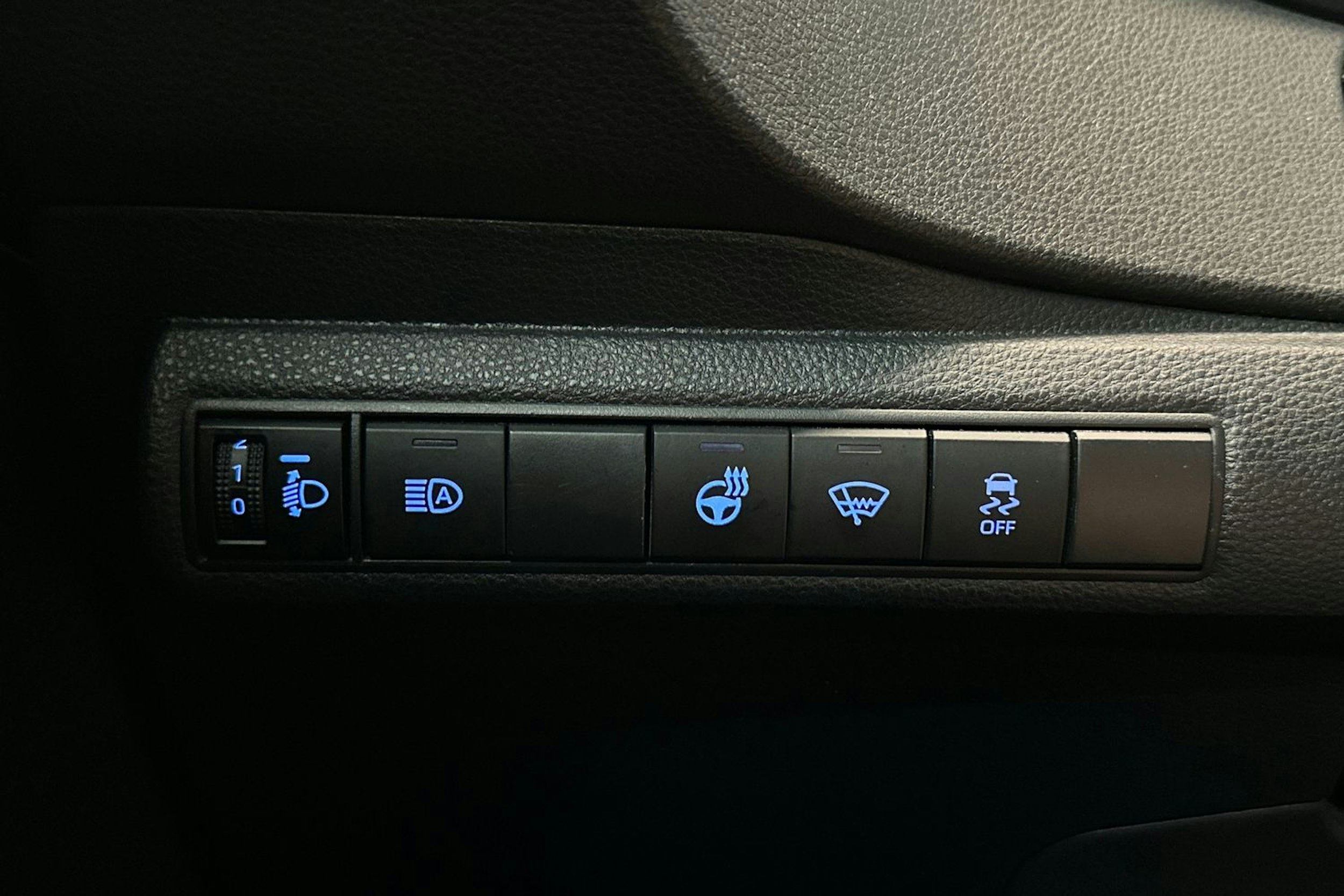 Valkoinen Toyota Corolla 2020 kuva 17.