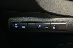 Valkoinen Toyota Corolla 2020 kuva 17.