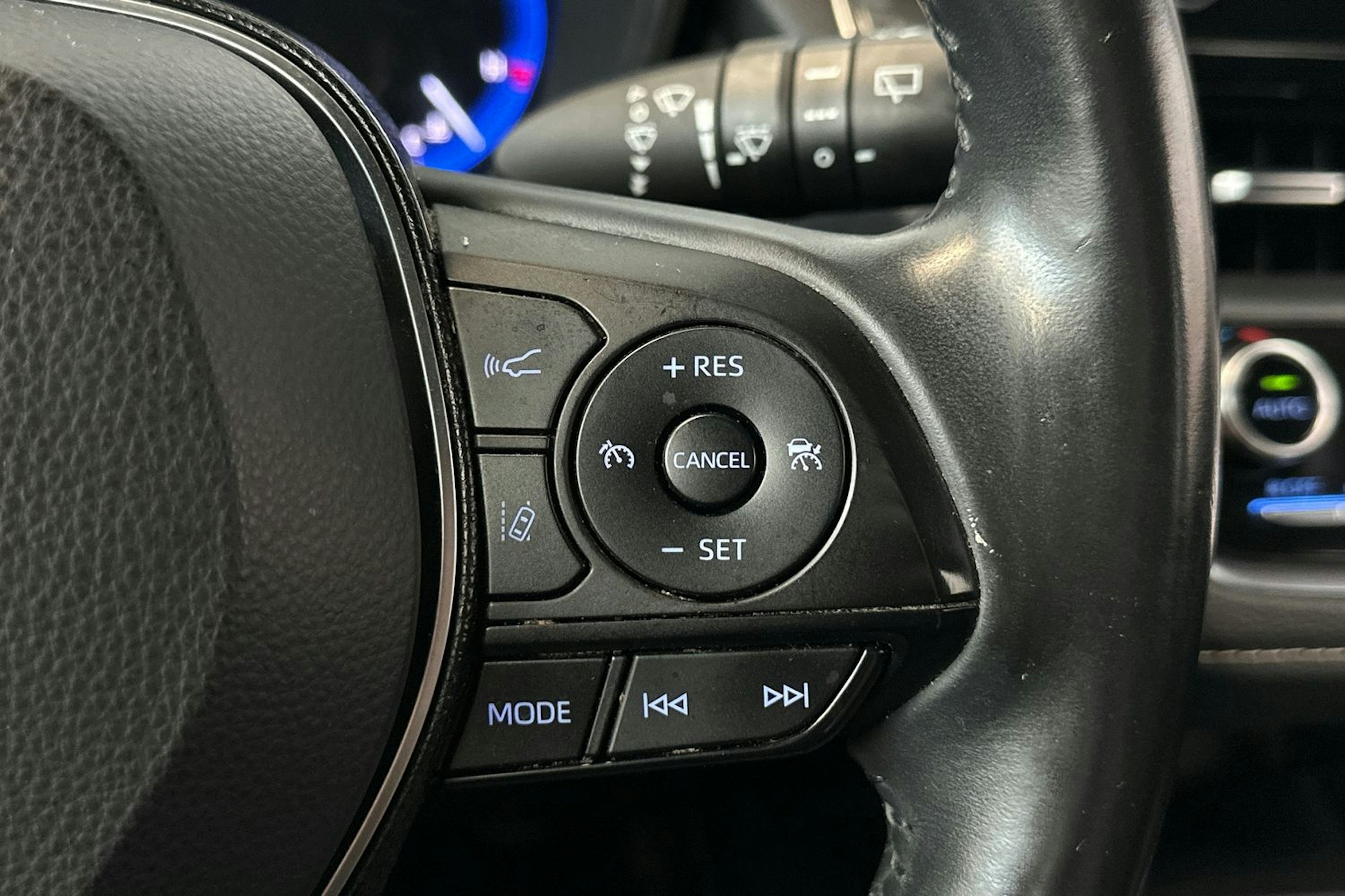 Valkoinen Toyota Corolla 2020 kuva 19.