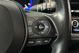 Valkoinen Toyota Corolla 2020 kuva 19.