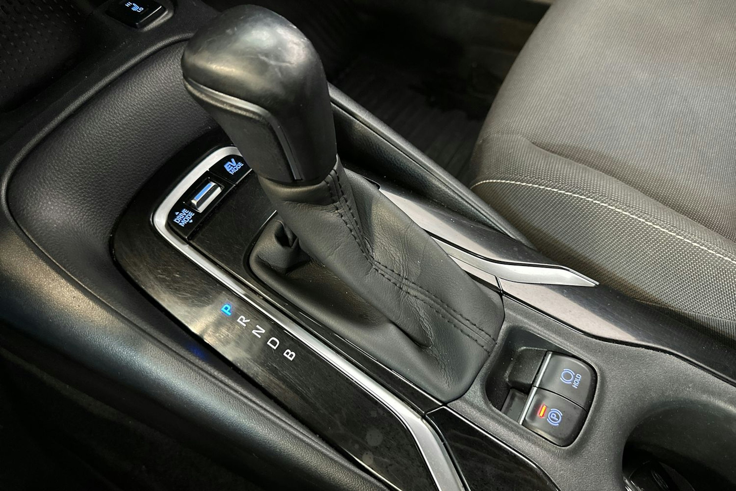 Valkoinen Toyota Corolla 2020 kuva 21.