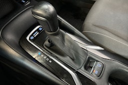 Valkoinen Toyota Corolla 2020 kuva 21.