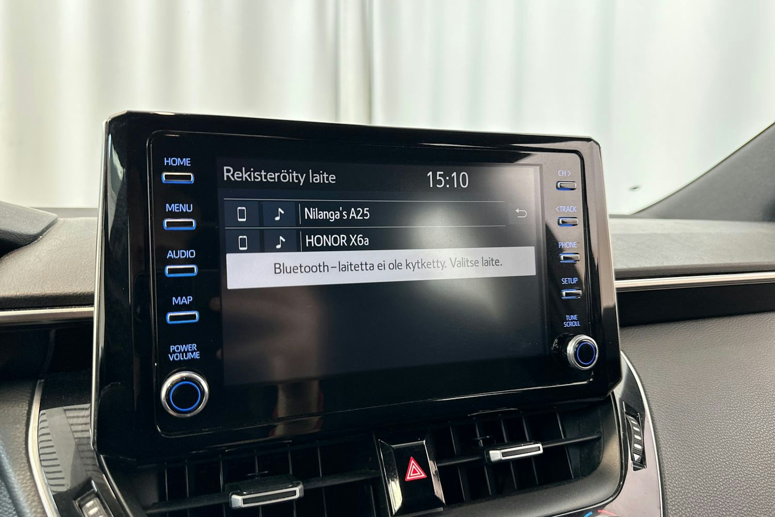 Valkoinen Toyota Corolla 2020 kuva 25.