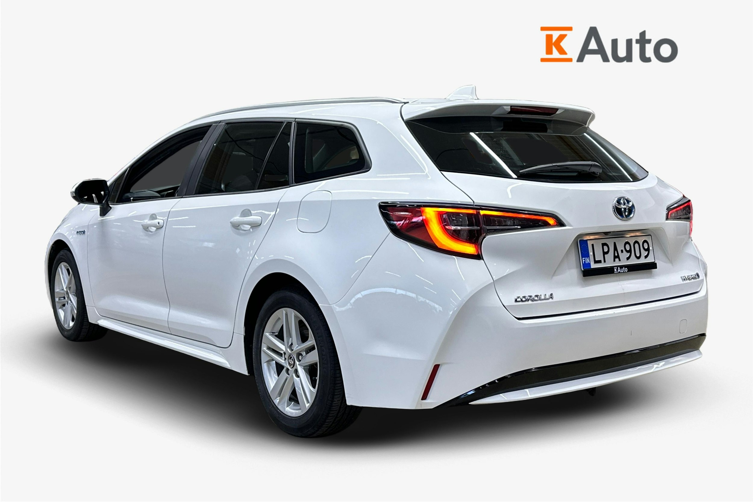 valkoinen Toyota Corolla 2020 kuva 2.