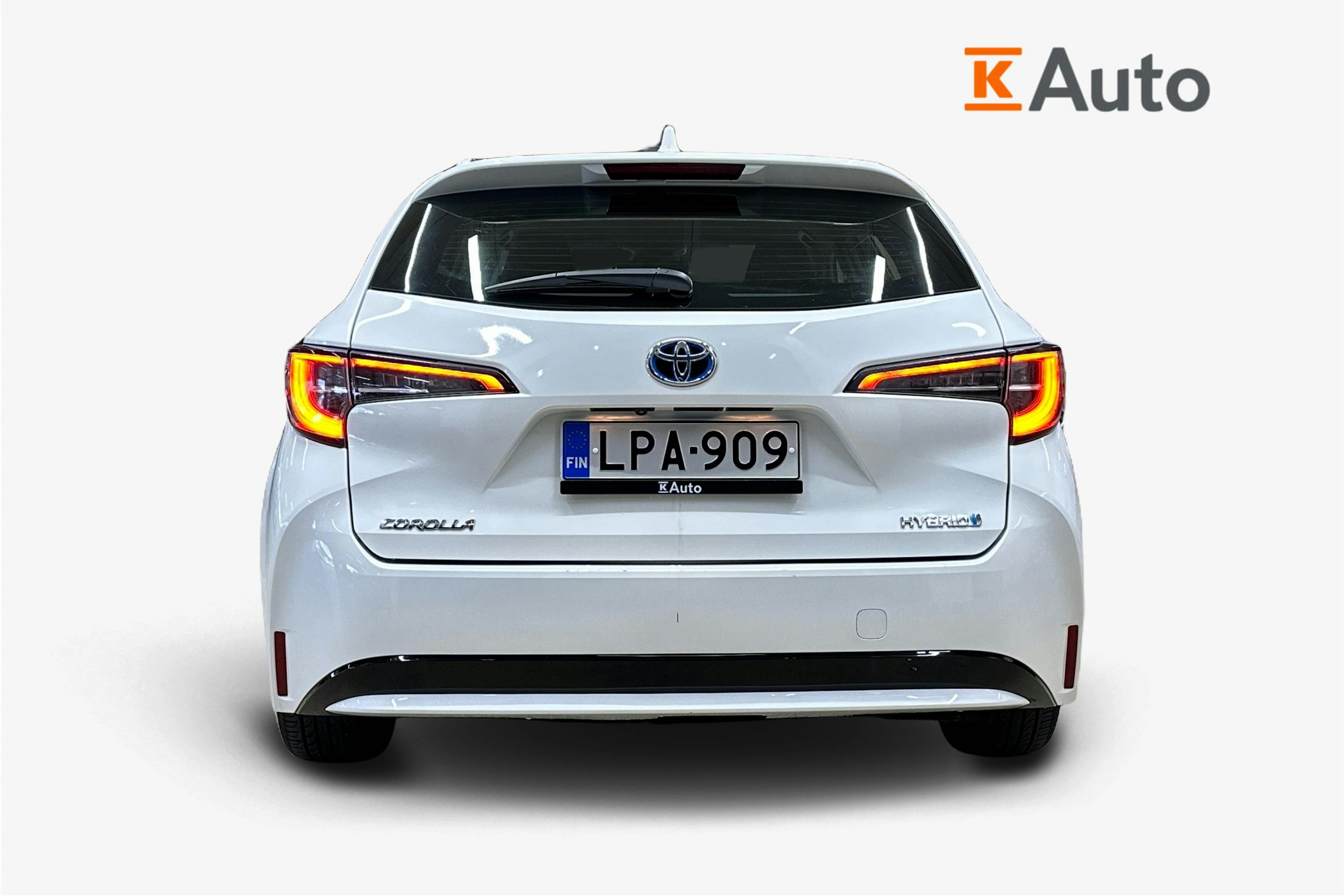 valkoinen Toyota Corolla 2020 kuva 3.