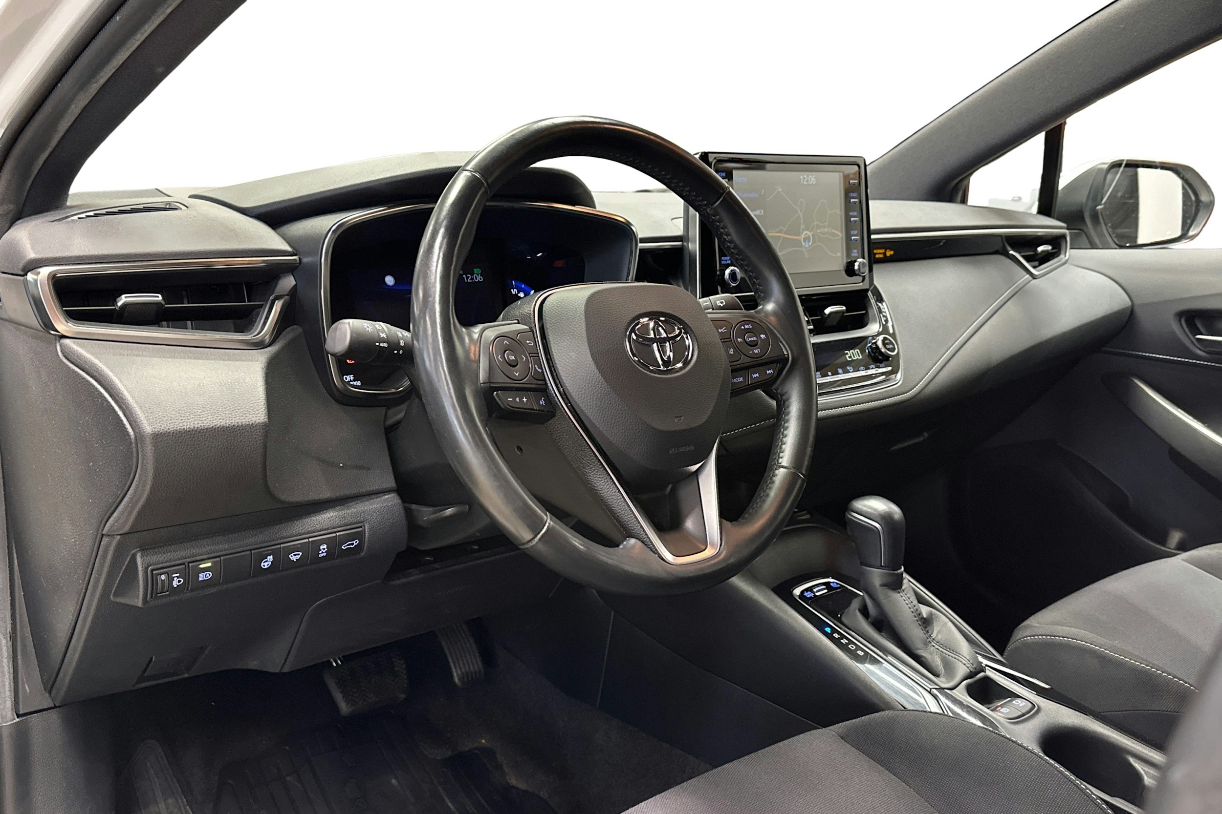 valkoinen Toyota Corolla 2020 kuva 7.
