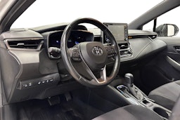 valkoinen Toyota Corolla 2020 kuva 7.