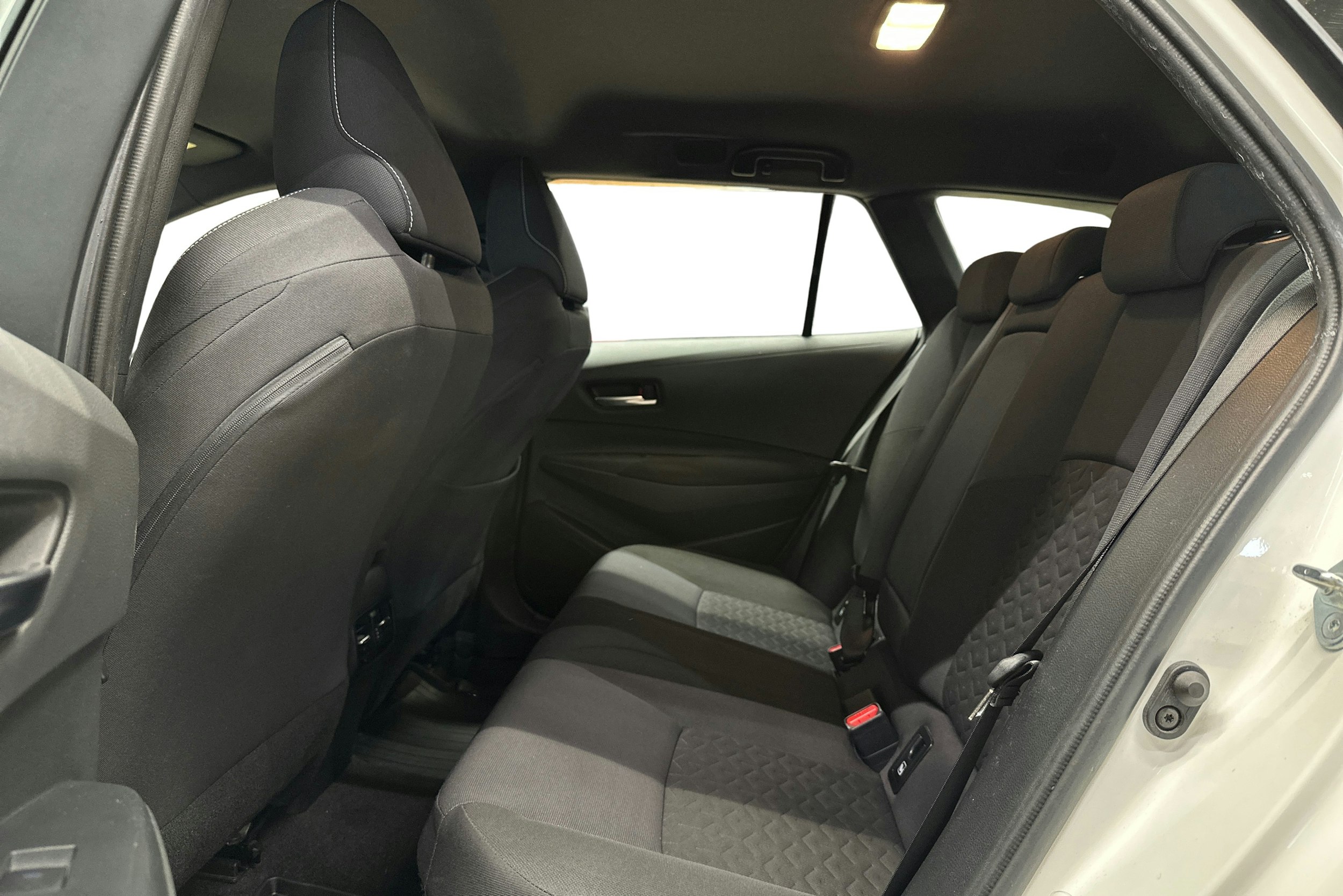 valkoinen Toyota Corolla 2020 kuva 10.
