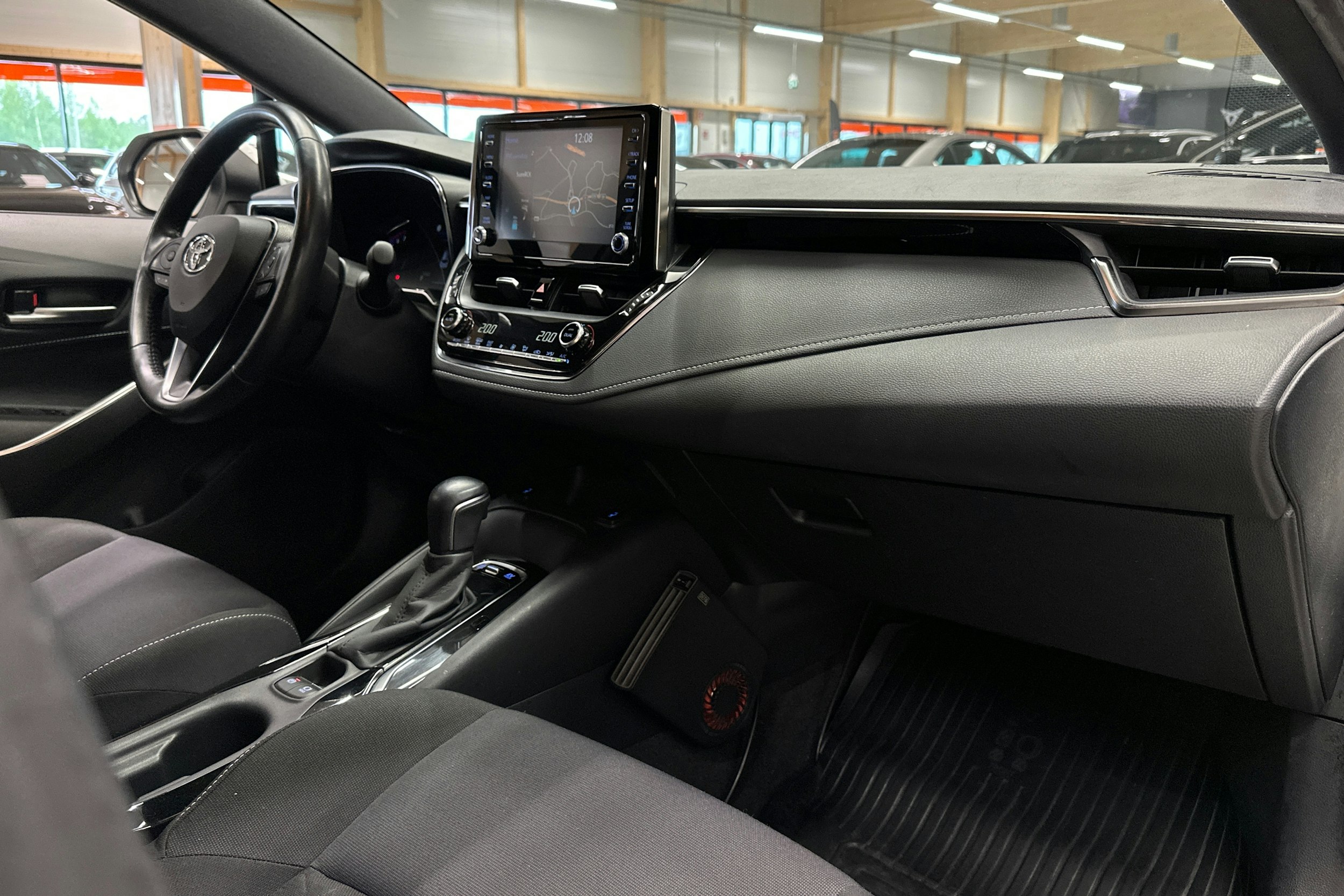valkoinen Toyota Corolla 2020 kuva 12.