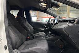 valkoinen Toyota Corolla 2020 kuva 13.